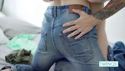 Twinks James T ve Noah sert arka kapı oyununda takas kontrolü!