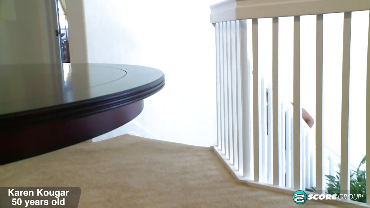 Un puto culo y una preñada anal para Karen Kougar