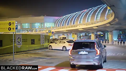 Blackedraw - model super lagi asik goyangin kontol raksasa pria kulit hitam