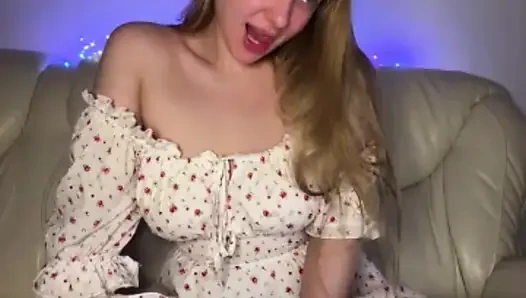 Jucielussie fucking anal with huge dildo so hard