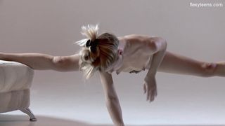 Rosyjska gorąca owłosiona gimnastyczka Rita Mochalkina