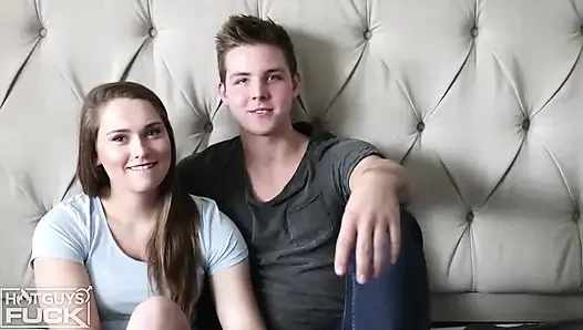 Si pejantan jangkung brady corbin lagi asik ngentot sama cewek bertato danielle land