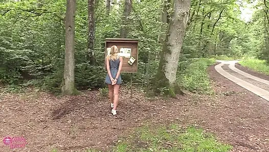Kinky sarışın nimfo tam demiryolu rayında sevişti