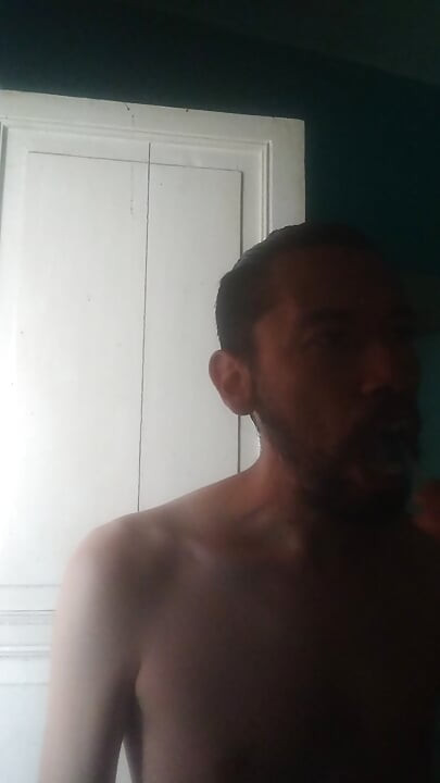 I record myself doing a skincare in the morning
