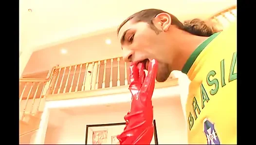 Acımasız bir şekilde sikiliyor