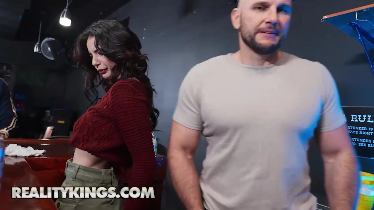 Reality kings - çekici Asteria Jade kız arkadaşı tarafından yakalanana kadar jmac tarafından oyuncakta sikiliyor