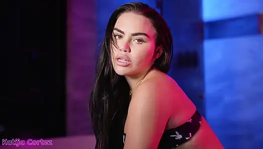 Katija cortez lagi sange di kamar mandi