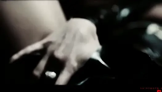 Megan coxxe dan holly d merasakan kegembiraan mainan seks