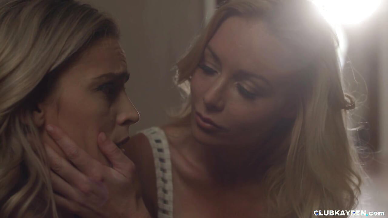 Kayden Kross inanılmaz amcık yeme orgazmları için Ryan Ryans'ı baştan çıkarıyor