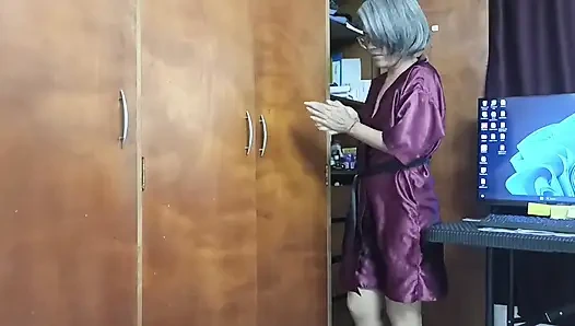 Aku sedang ganti baju untukmu, Sayang. Bagian 1