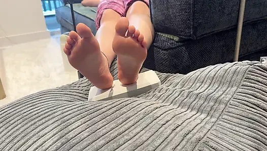 Footjob, fußmassage, fuß dangle, großer cumshot