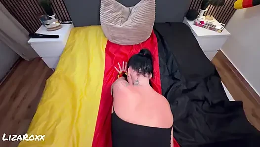 Fangirl Jerman Memenangkan Taruhan Dan Mendapat Beban Gemuk Setelah Pertandingan