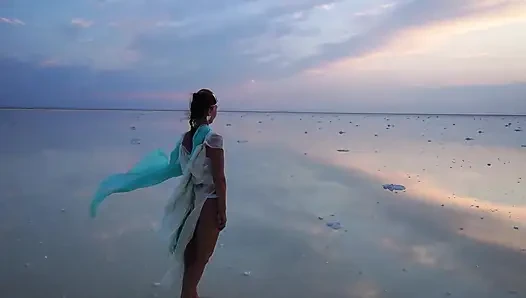 Açık kahverengi ve açık mavi gün batımı