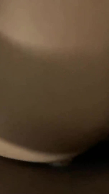 Tekak dalam dan menumbuk kuat di faraj saya, saya akhirnya mendapat jet air mani di mata saya