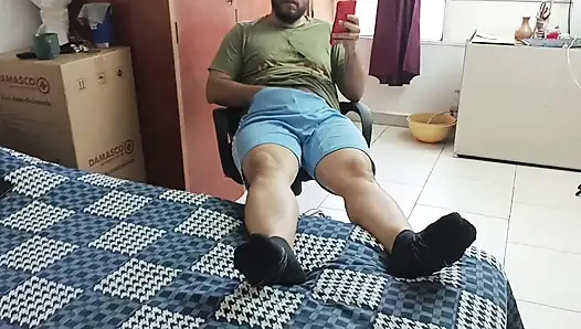 Meine MILF-stiefschwester lehrt mich, wie man masturbiert. Spanischer porno.