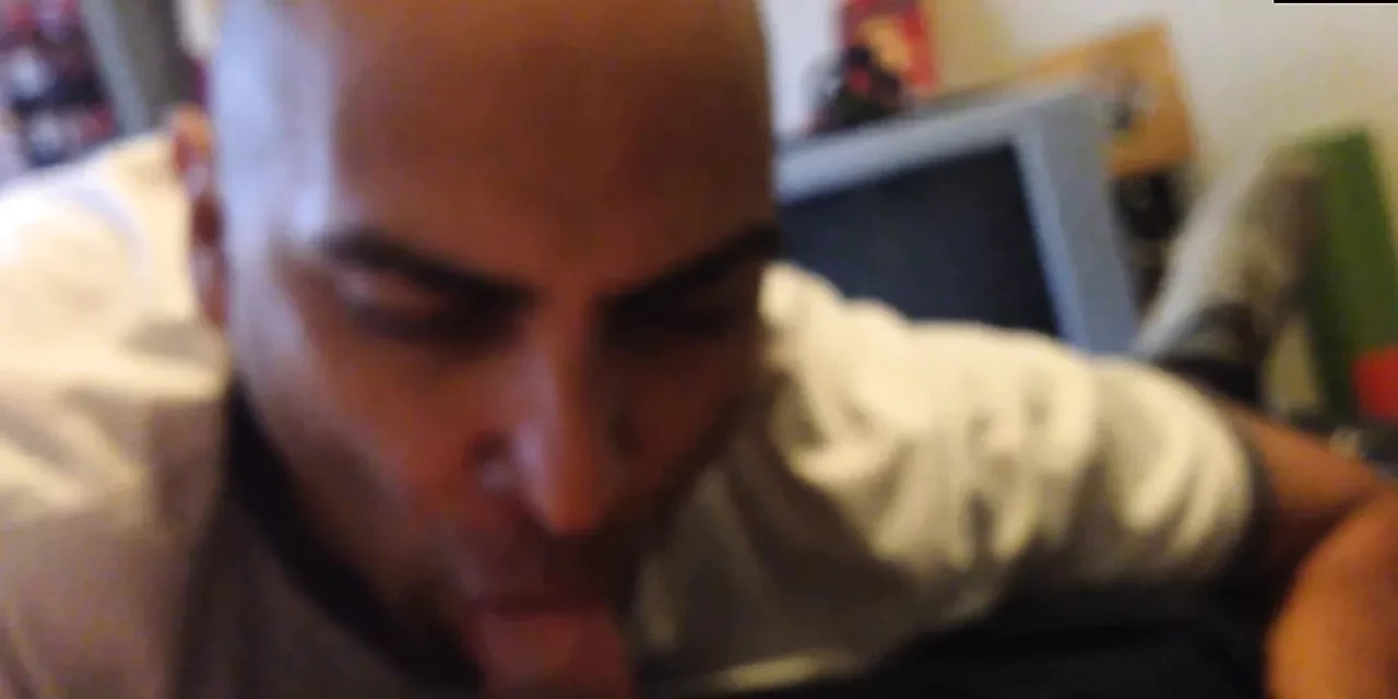 Saya akhirnya bercakap dengan kawan lurus untuk cuba memberikan saya blowjob.