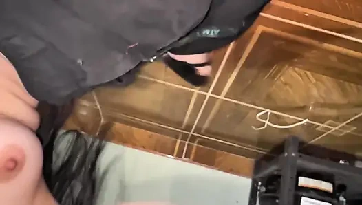 Sepupu Tiriku Hampir Nggak Bisa Datang Untuk Ngentot Nikmat, Dia Nyepong Kontolnya Dengan Nikmat