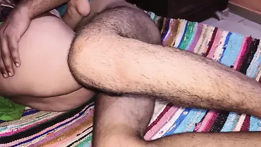 Sik,sik,sik beni hızlı sik üvey kız kardeşimin amına parmağını girerken söyledi
