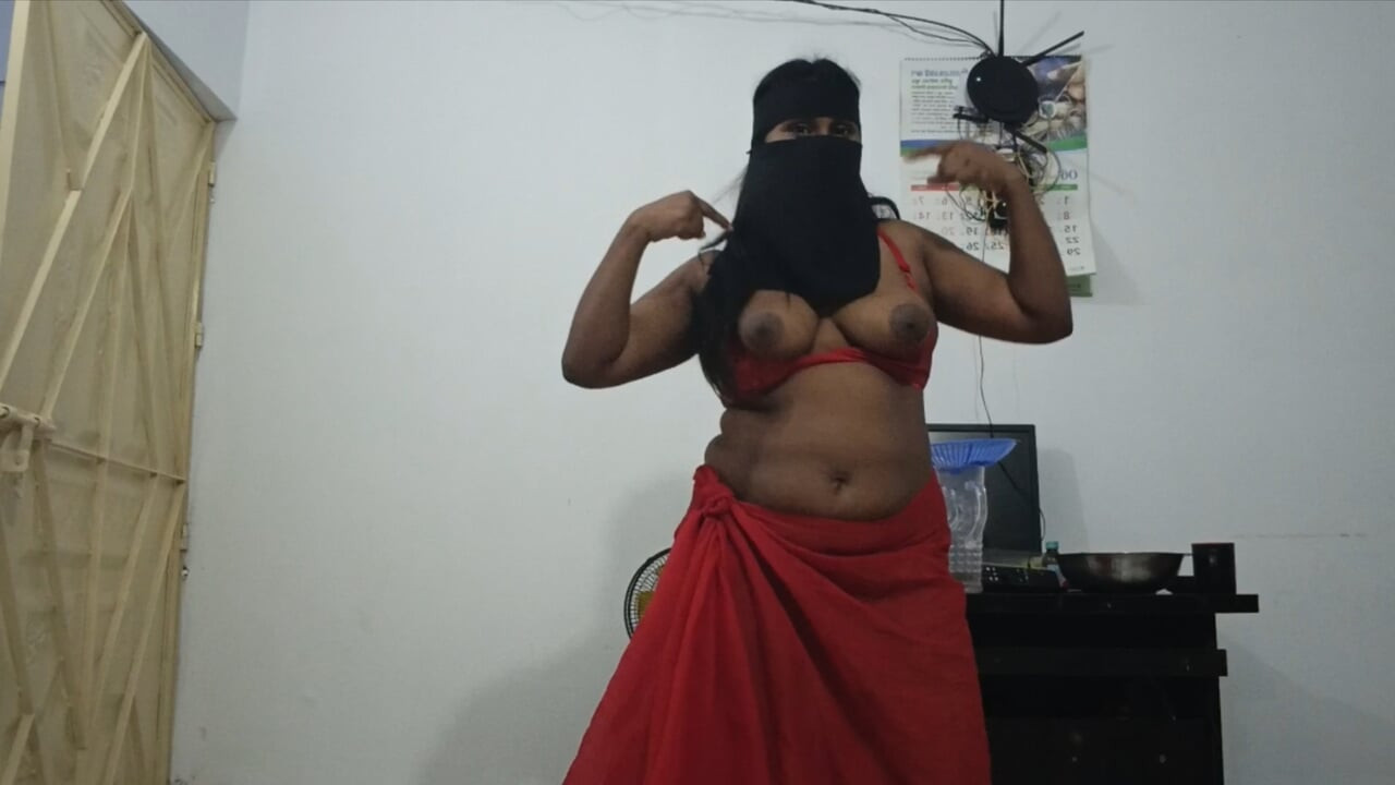 Young beauty shows off hot dance moves