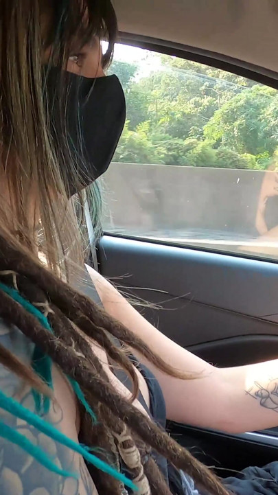 Dreadhot Pulls Over for a Quick Load