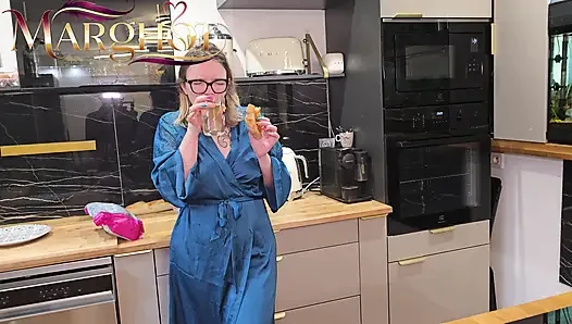 Morning Threesome at Breakfast My Husband and My Lover Fuck My Pussy on the Table