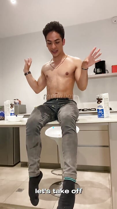 シャワーミルクと精液