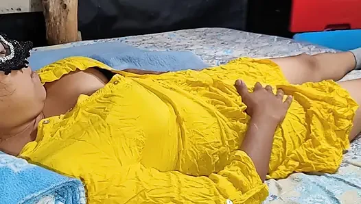 Breaking the tight pussy of an 18-year-old girl from Tamil India from x video