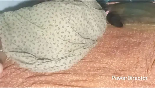 Perawan lokal gadis desa india lagi asik ngentot memek sempitnya