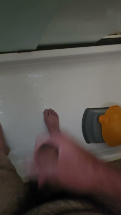Was horny so jumped in shower and did a quick jerk