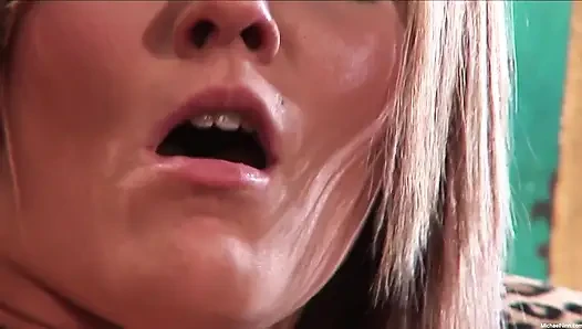 Jana Jordan'ın parmakları Jana Cova'nın sırılsıklam amcığı!
