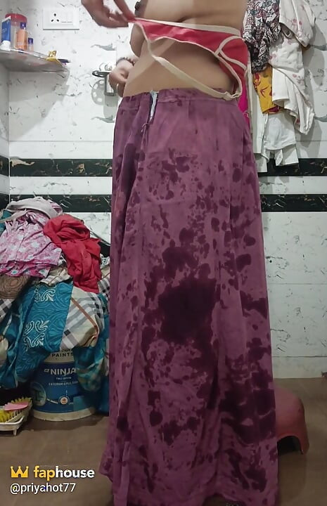 Priya Bhabi Fin Baksida Stor Röv Bad Video