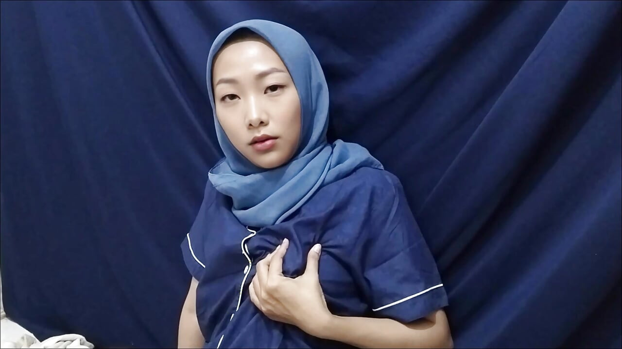 Hijab Filipina women masturbate with boyfriend