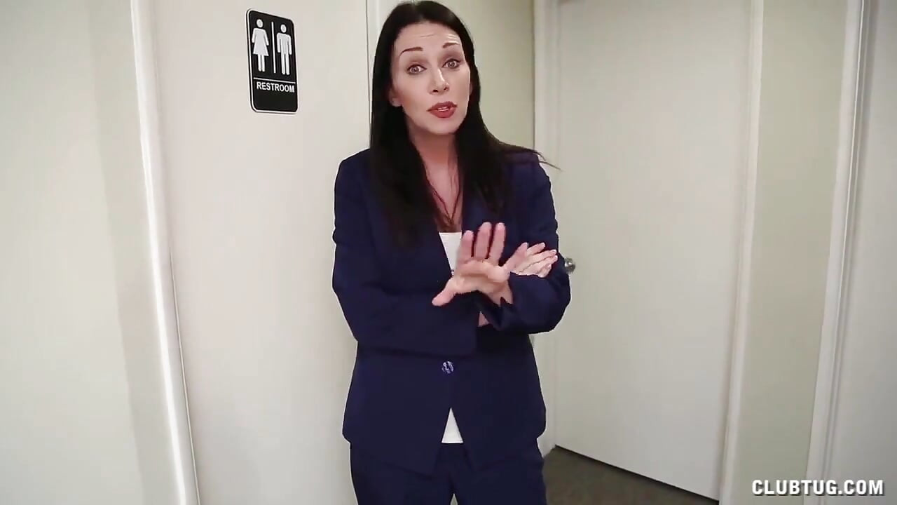 Mama vitregă masturbează furibundă a fiului vitreg la serviciu