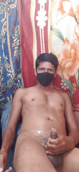 Kontol besar hitam mani muncrat handjob pria India luar ruangan