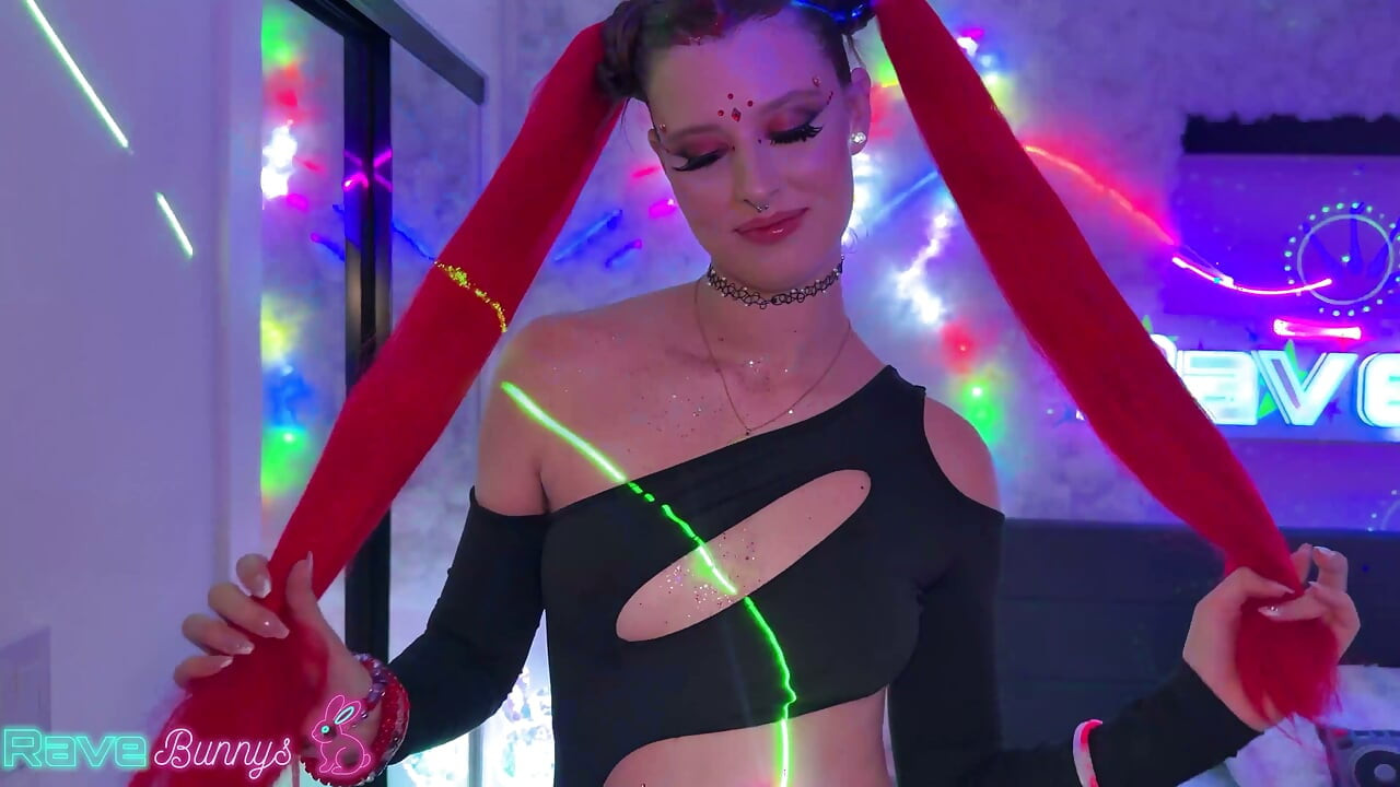 Richard Glaze wali swojego kutasa głęboko w cipkę Angeli August w doggy!