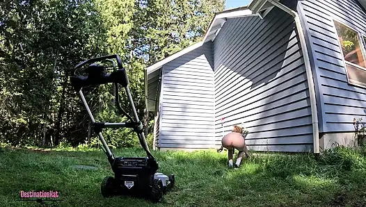 Поправляю двор