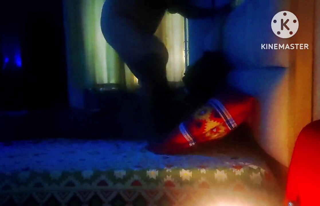 Svastika na medenom mesecu sa velikim crnim kurcem 1. deo