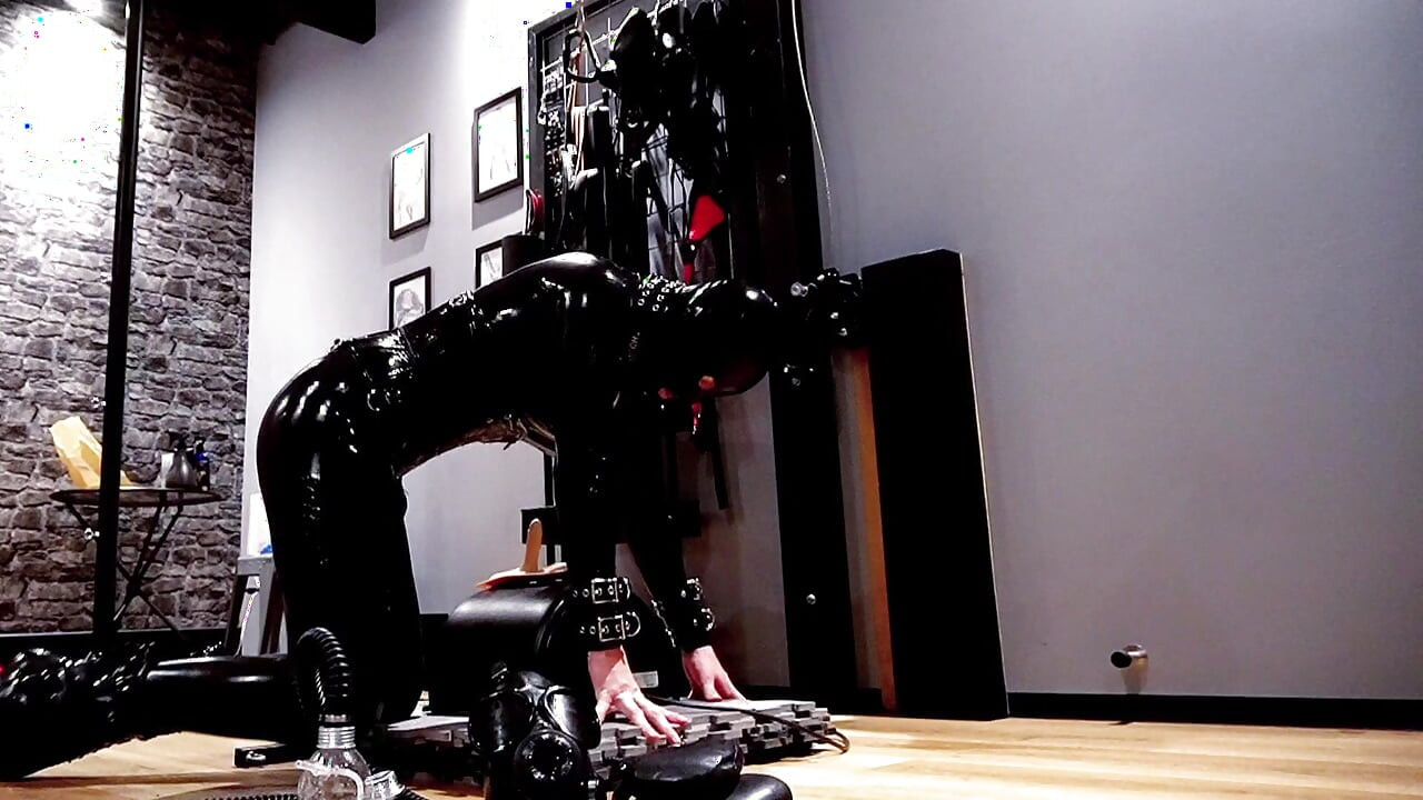 Vezan za Sybian u ozbiljnom samo-ropstvu