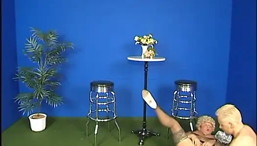 Pelacur dewasa dientot dua kontol, satu per satu