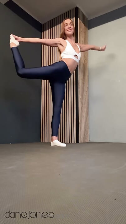Passa o dia com a Alexis Crystal - Dane Jones