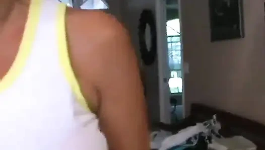 Kız arkadaşımın üvey oğlunu baştan çıkararak sikiyorum