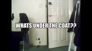 Apa yang ada di bawah mantel?