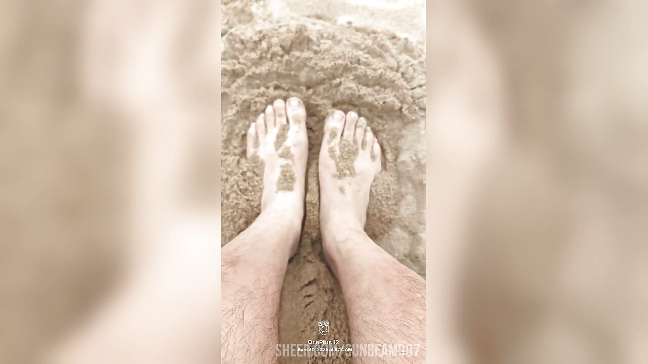 Bose noge igraju se u pijesku Senzorne svrhe