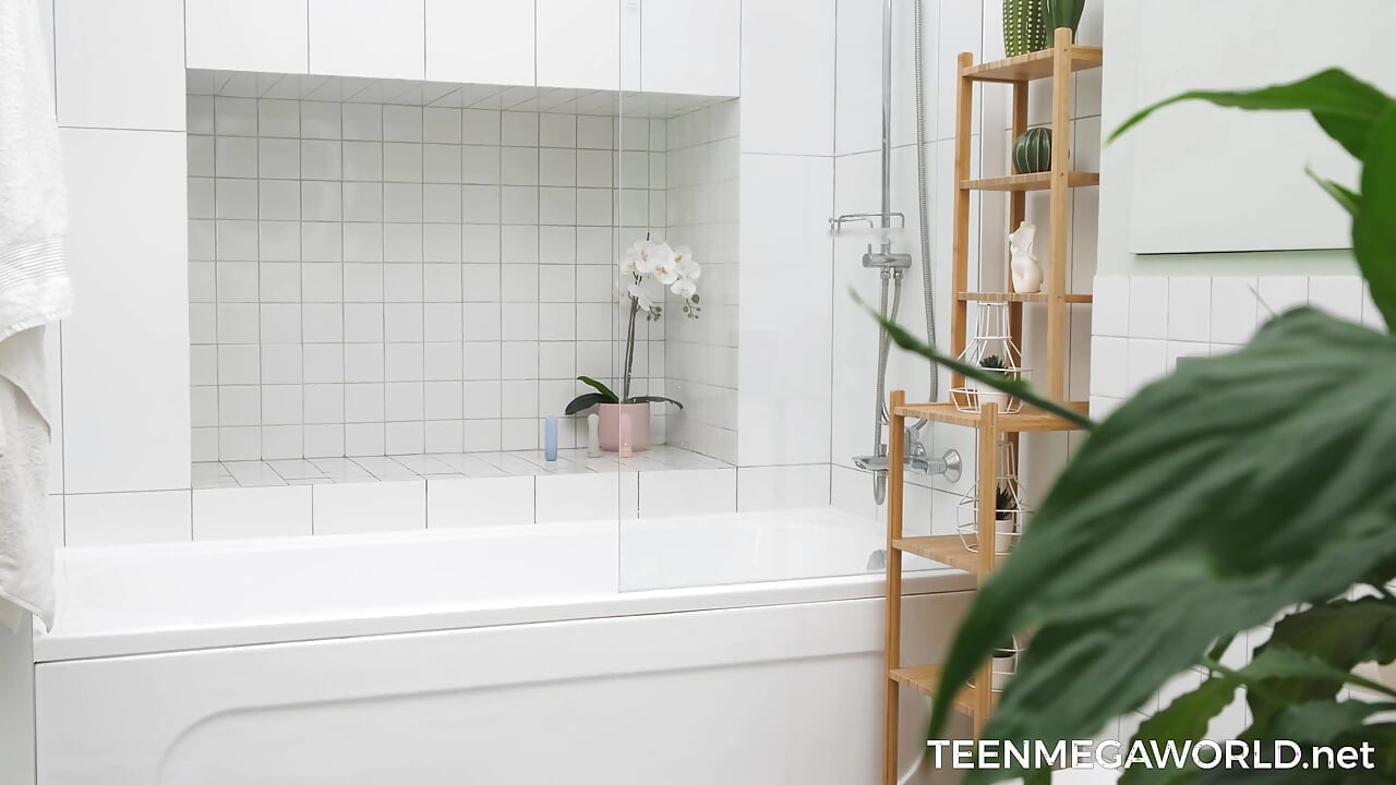 Cutie Orgasms in the Shower