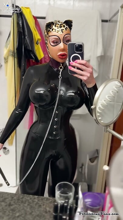 Latex leopard i koppel