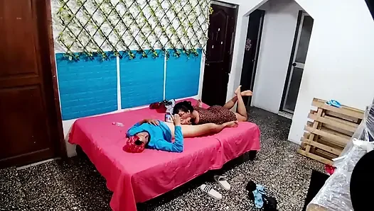 Reife frau benutzt einen mann zu ihrem vergnügen und filmt ein privates video. Teil 1