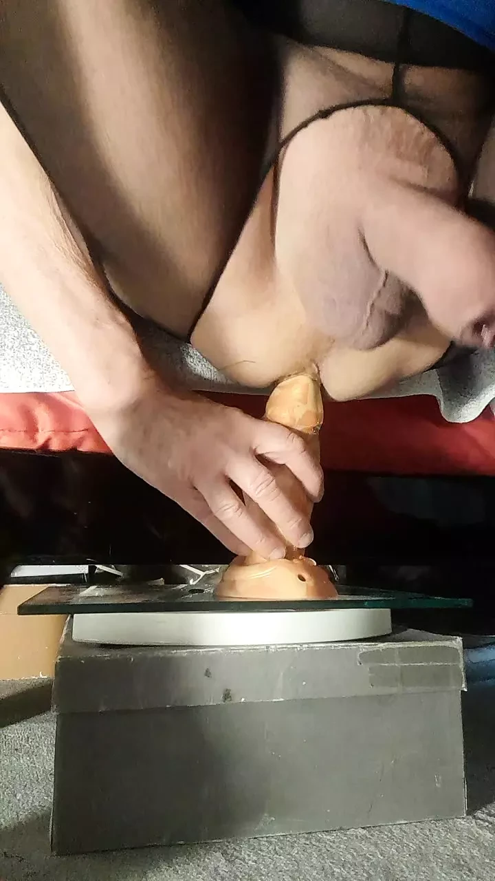 マルツィアは自分自身を喜ばせます