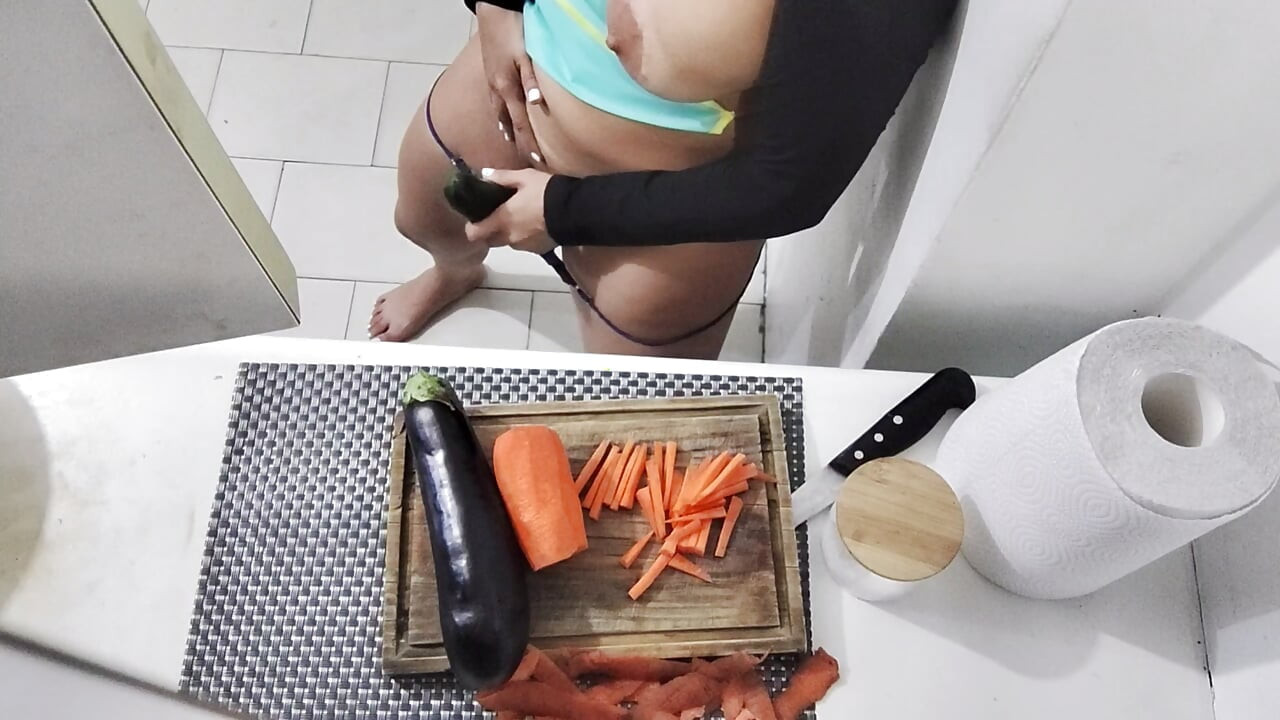 I shove a huge cucumber up my hungry asshole - Fetish