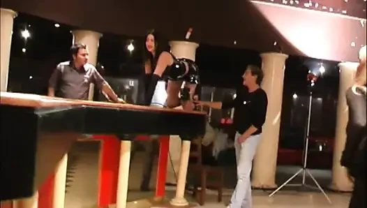 Gece kulübünde çılgın vahşi grup seks