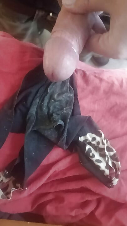 Cuming in roommates dirty panties
